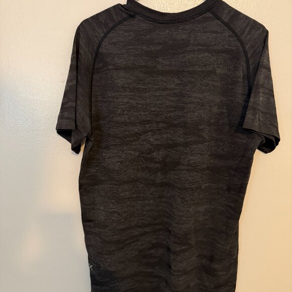 Lululemon Metal Vent Tech Short Sleeve – Black Camo Size M - Picture 2 of 3